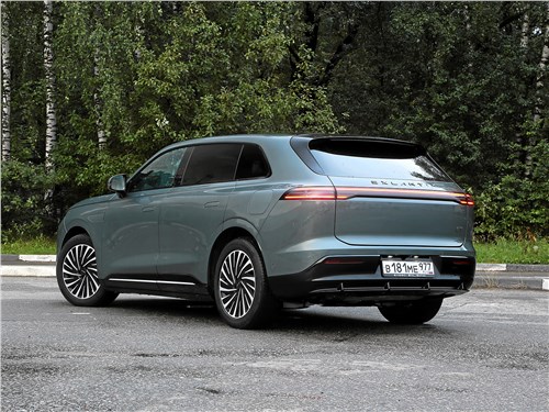 Exlantix ET (2025) вид сзади