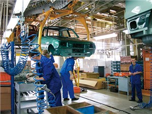 Производство новых автомобилей в России сокращается