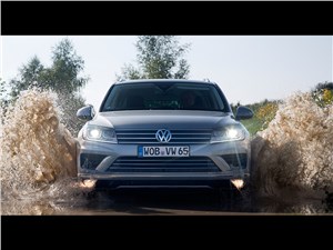 Volkswagen Touareg 2014 вид спереди