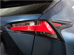Lexus NX 2014 задний фонарь