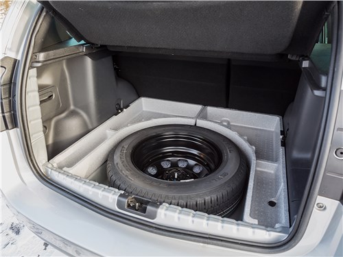 Nissan Terrano 2016 запасное колесо