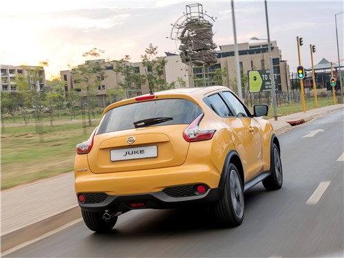 Nissan Juke вид сзади