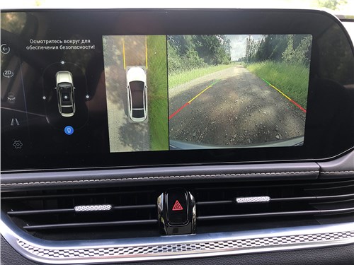 FAW Bestune B70 (2025) монитор