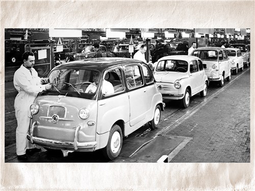 Fiat 600 Multipla и Fiat 600 в одной очереди на установку дворников 