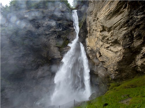 Рейхенбахский водопад прославил Артур Конан Дойл, захаживавший в это место