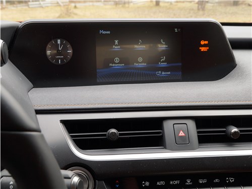 Lexus UX 200 2019 монитор