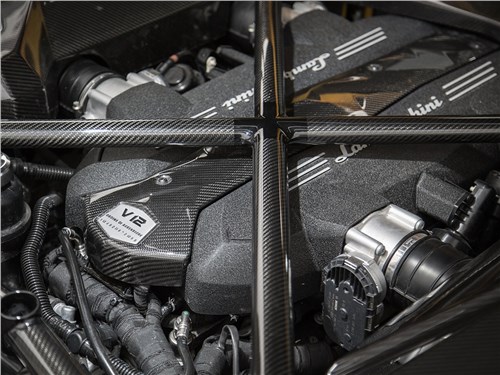 Предпросмотр lamborghini aventador s 2017 моторный отсек
