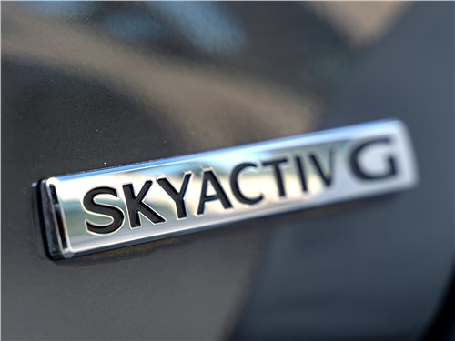 Mazda 3 2019 шильдик Skyactiv