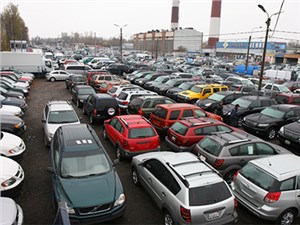 Продажи автомобилей в Петербурге упали на 6% по итогам года