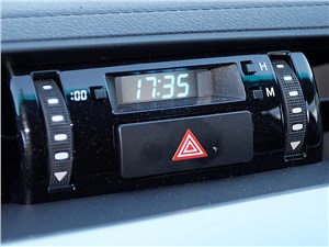 Toyota HiLux 2016 часы