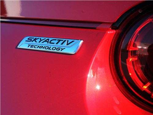 Mazda MX-5 2015 шильдик Skyactive
