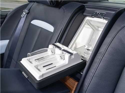 Rolls-Royce Cullinan 2019 задние кресла
