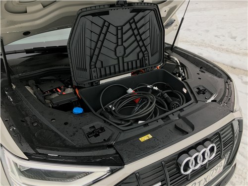 Audi e-tron (2020) моторный отсек