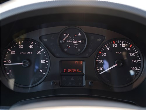 Opel Combo (2020) приборная панель