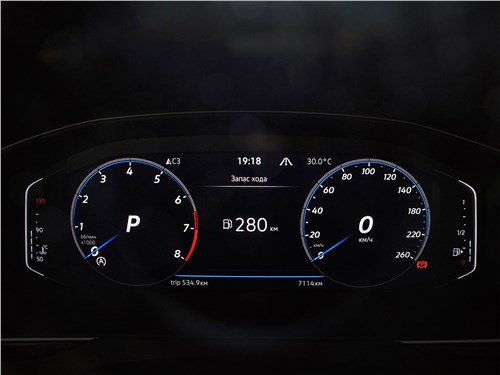 Volkswagen Passat Alltrack (2020) приборная панель