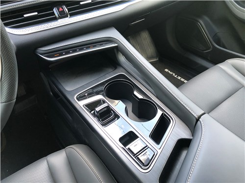 FAW Bestune B70 (2025) центральный тоннель