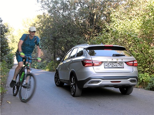 Lada Vesta SW Cross (2023) вид сзади