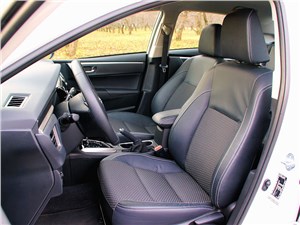 Toyota Corolla 2013 передние кресла 2