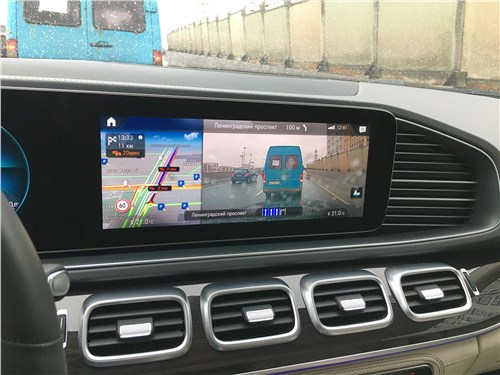 Mercedes-Benz GLS 2020 приборная панель