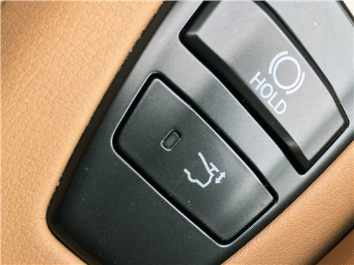 Lexus LC 500 (2021) кнопки