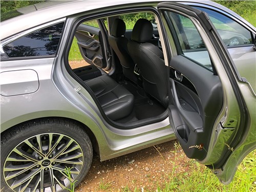 FAW Bestune B70 (2025) задний ряд