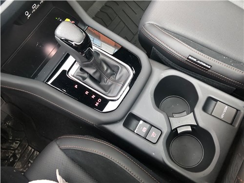 Предпросмотр subaru forester (2023) центральный тоннель