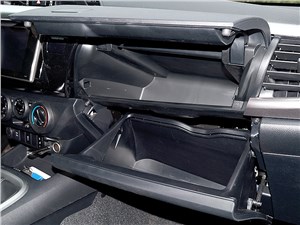 Toyota HiLux 2016 бардачок