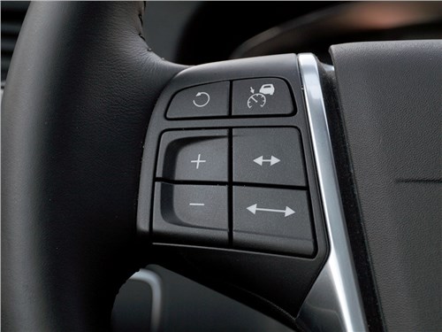 Volvo V60 Cross Country 2015 кнопки управления активным «круизом»