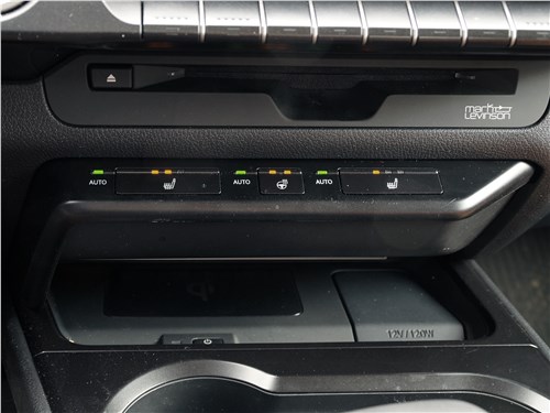 Lexus UX 200 2019 управление подогревом сидений и руля