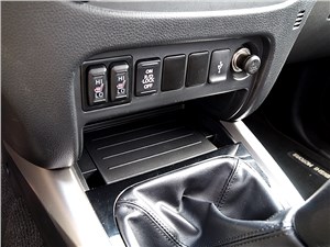 Mitsubishi L200 2015 Кнопка блокировки заднего дифференциала