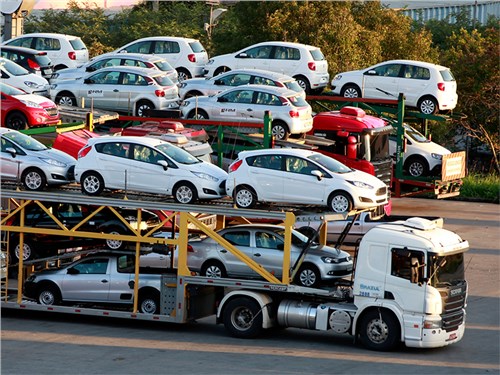 За 11 месяцев прошлого года импорт легковых автомобилей в Россию сократился почти на 52%