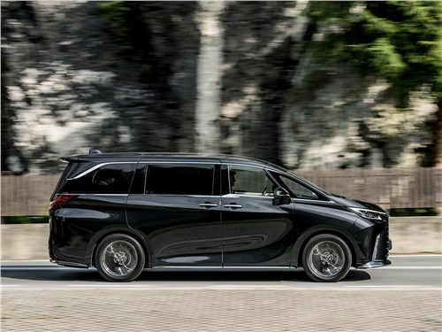 Lexus LM | вид сбоку