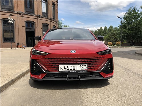 Changan UNI-V (2023) вид спереди