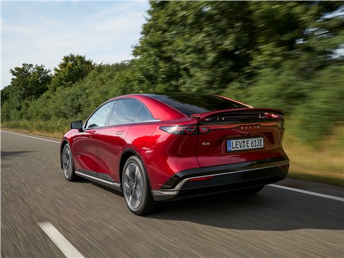 Mazda 6e (2026) вид сзади