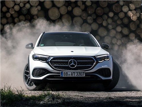 Mercedes-Benz E-Class All-Terrain вид спереди