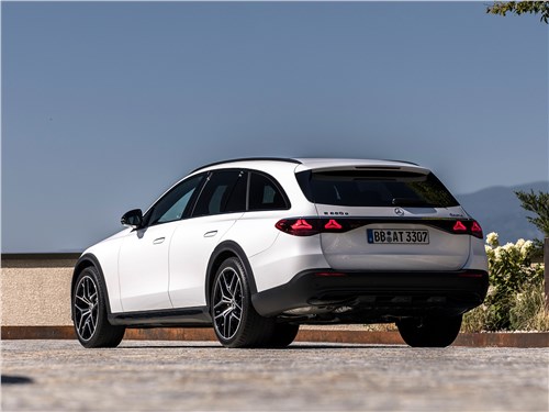Mercedes-Benz E-Class All-Terrain вид сзади
