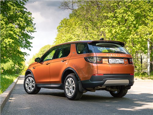 Land Rover Discovery Sport 2020 вид сзади