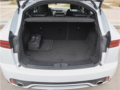 Jaguar E-Pace (2018) багажное отделение