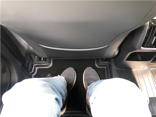 FAW Bestune B70 (2025) задний ряд