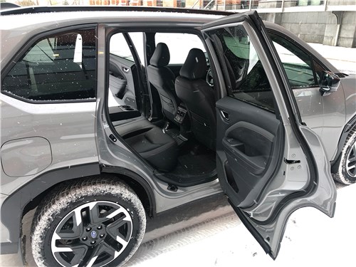 Предпросмотр subaru forester (2023) второй ряд