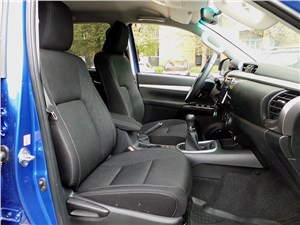 Toyota HiLux 2016 передние кресла