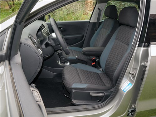 Volkswagen Polo Sedan 2016 передние кресла