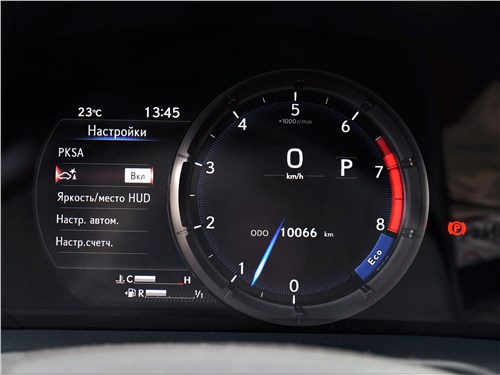 Lexus ES (2019) приборная панель