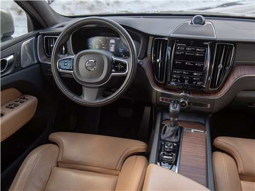 Volvo XC60 (2018) салон