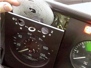 Коммерческие автомобили, грузовики и автобусы оборудуют тахографами