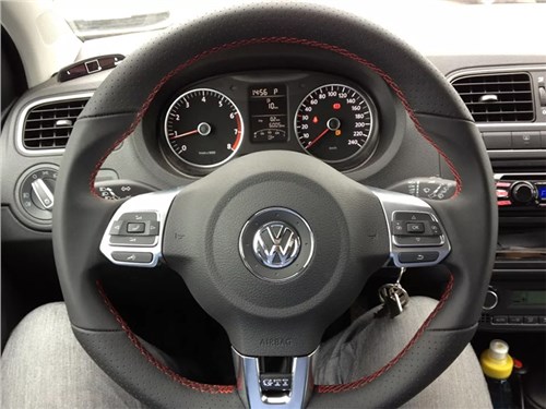 Глава Volkswagen назвал сенсорные кнопки на руле злом