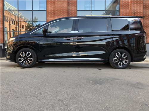 Предпросмотр hongqi hq9 (2025) вид сбоку