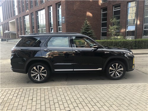 Changan CS95 (2023) вид сбоку