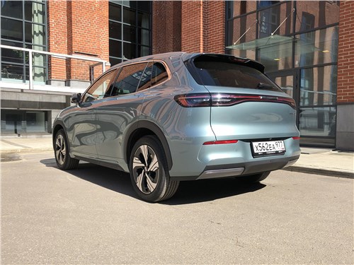 Geely EX5 (2025) вид сзади