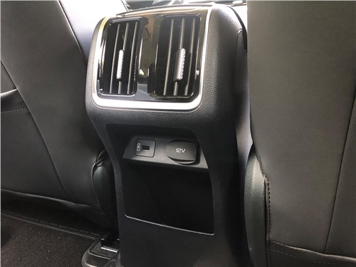 FAW Bestune B70 (2025) задний ряд